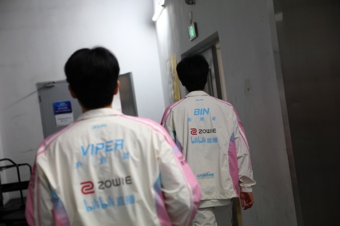 BLG分享选手幕后动态:依旧复盘到凌晨💪ON的SBTI结果